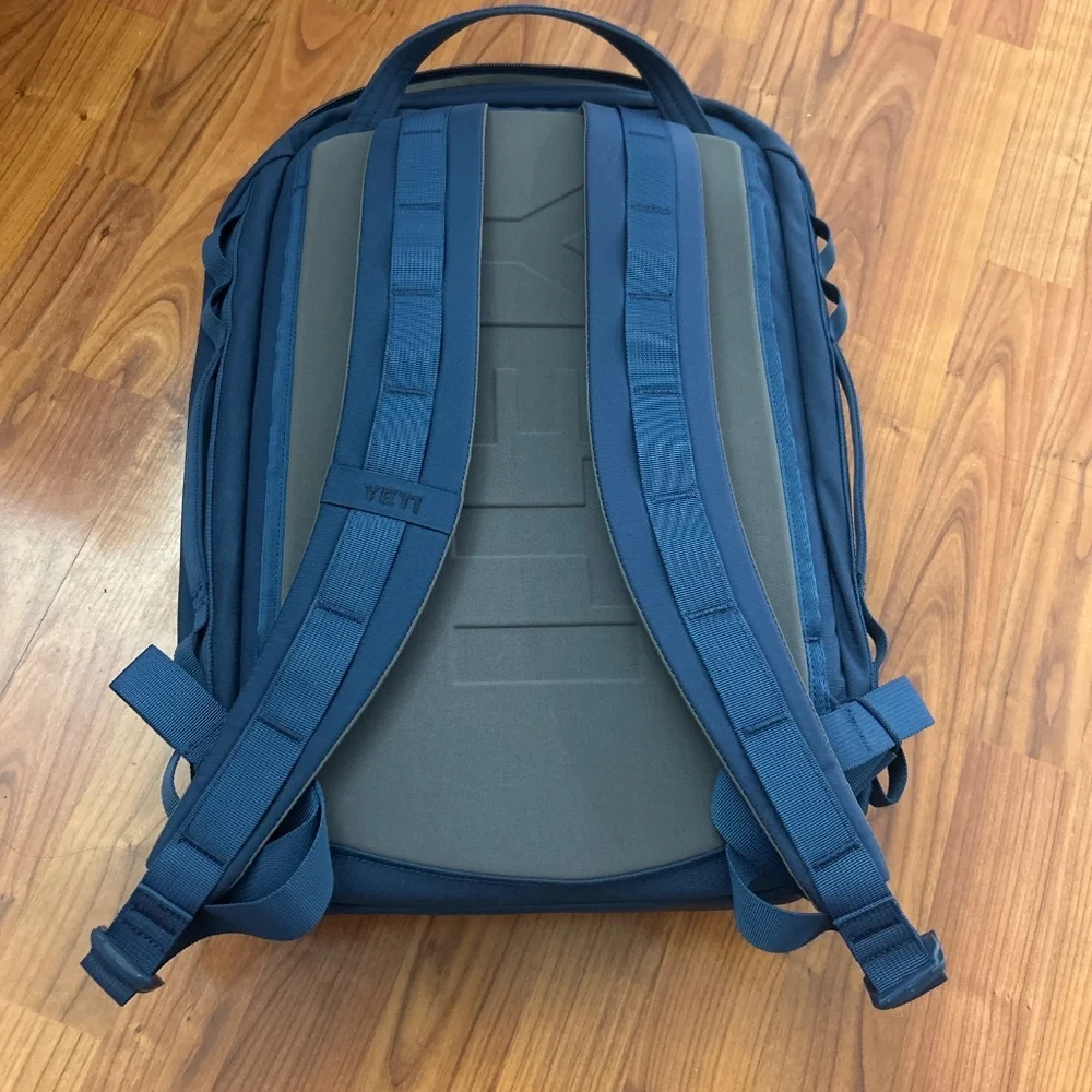 Yeti backpack - Picture 2 of 3